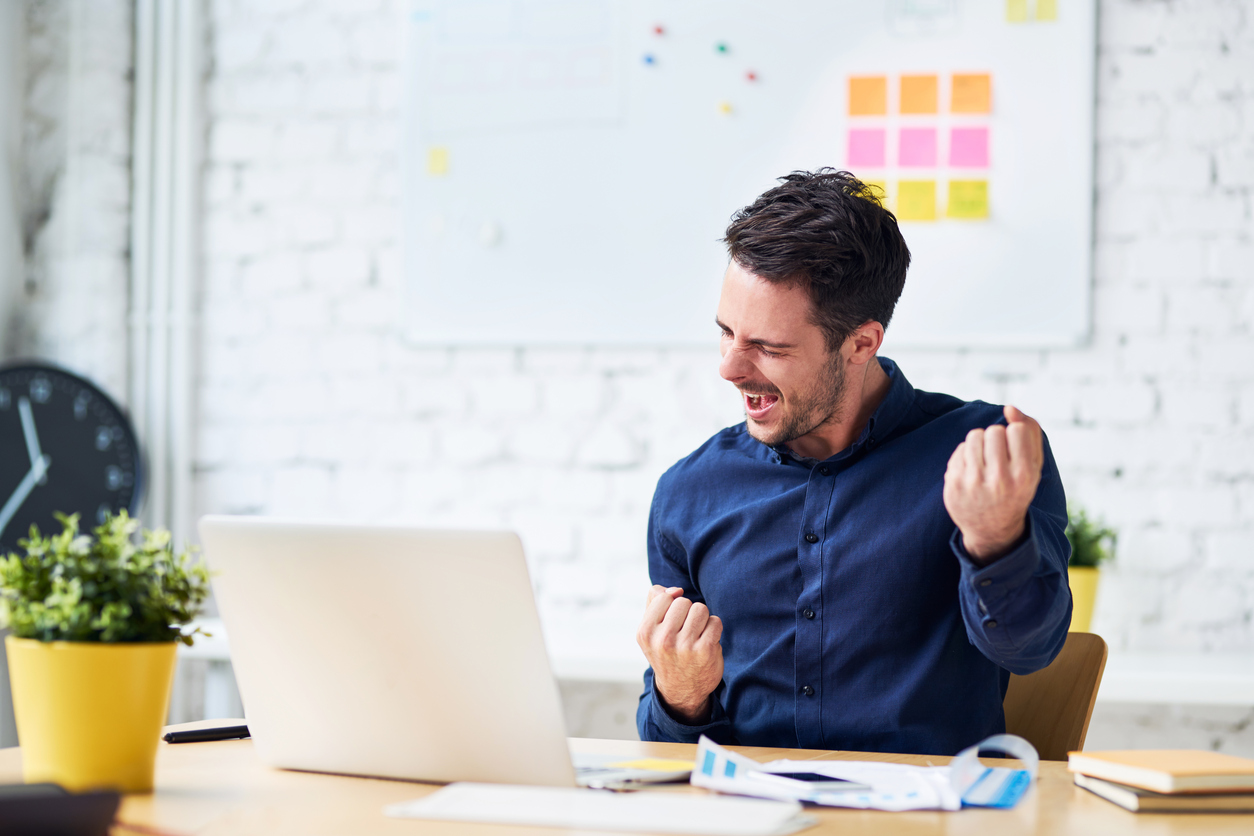 happy-employee-reward-and-recognize